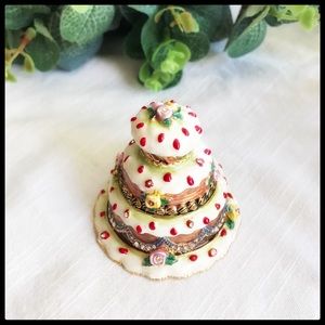 Papyrus Wedding Cake Ring Holder